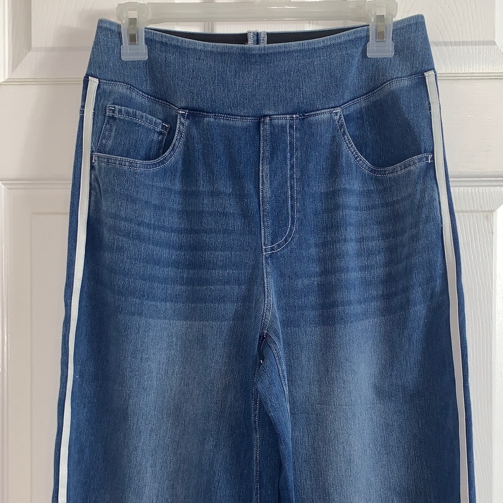 NWOT HALARA Flex High Waisted Blue Flare & Wide Leg Jeans - Picture 3 of 10